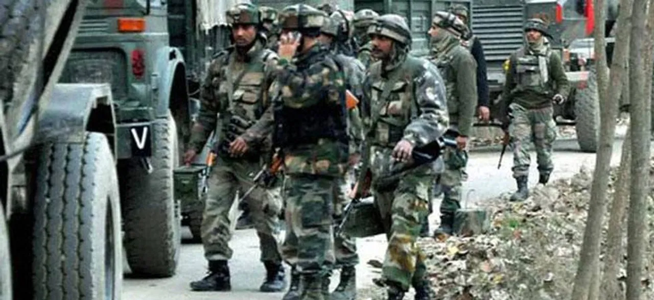 कश्मीर में आतंकवादी ने सुरक्षाकर्मी पर की गोलीबारी, राइफल लूटकर फरार