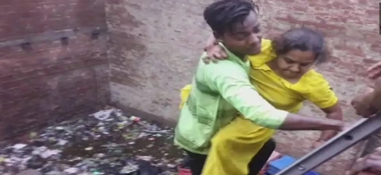 यूपीः कानपुर में इमारत गिरी, चार लोग जिंदा निकाले गए बाहर