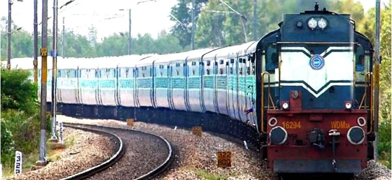 रेलवे में खाली हैं कई पद, पिछले 5 सालों में आउटसोर्सिंग से 2.41 लाख लोगों को मिल चुकी है नौकरी