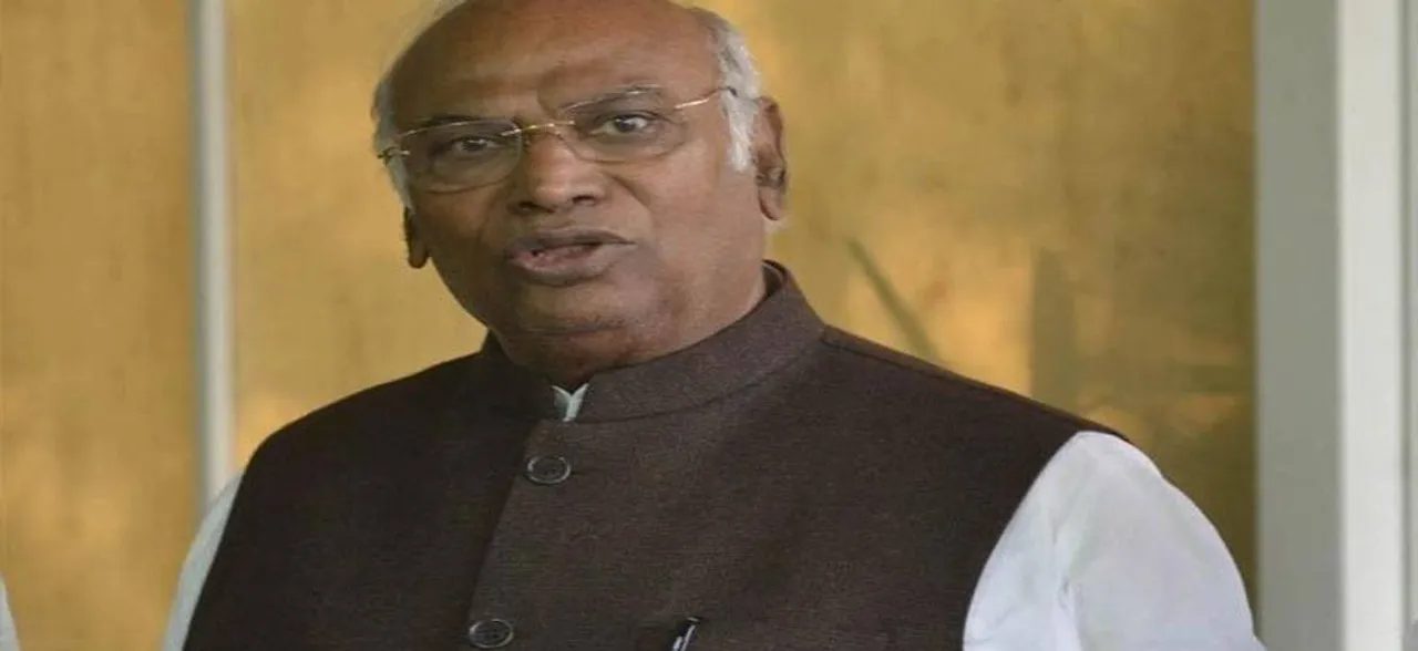 कांग्रेस नेता मल्लिकार्जुन खड़गे ने सरकार पर लगाया आरोप, कहा- एससी-एसटी विधेयक लाने में देरी की