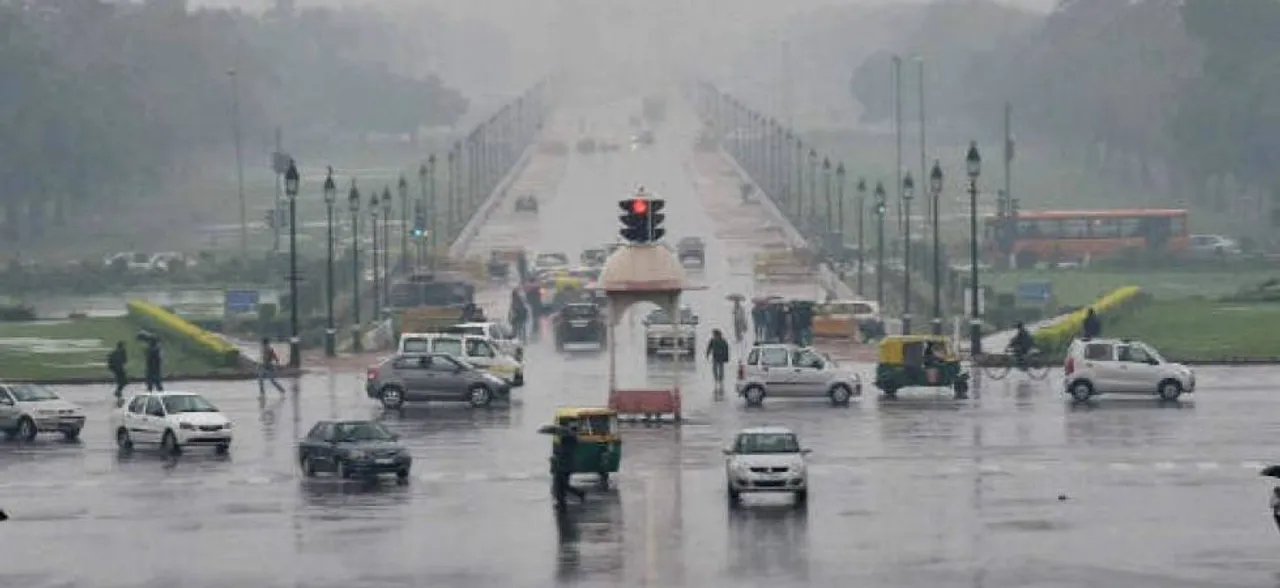 दिल्ली-एनसीआर में मंगलवार को हुई हल्की बारिश, मौसम हुआ सुहावना