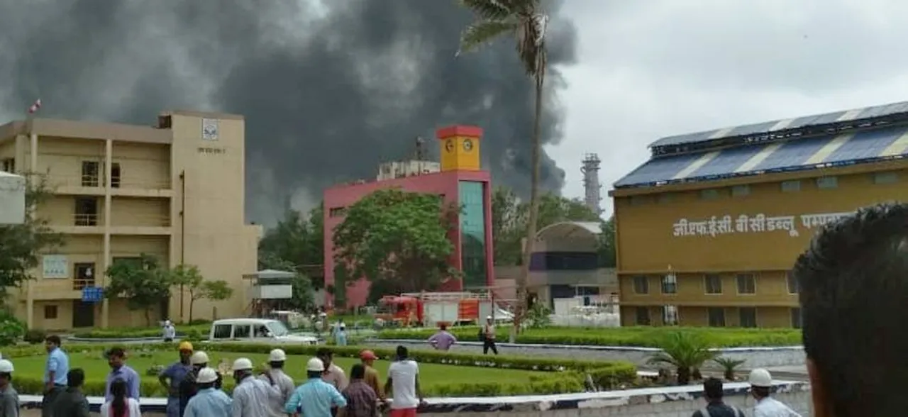 भारत पेट्रोलियम के प्लांट में जबरदस्त विस्फोट के बाद लगी भीषण आग, 45 लोग घायल