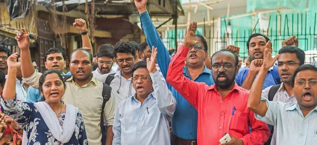 सातवां वेतन आयोग: वापस काम पर लौटे 17 लाख कर्मचारी, फडणवीस सरकार ने मानी मांगें