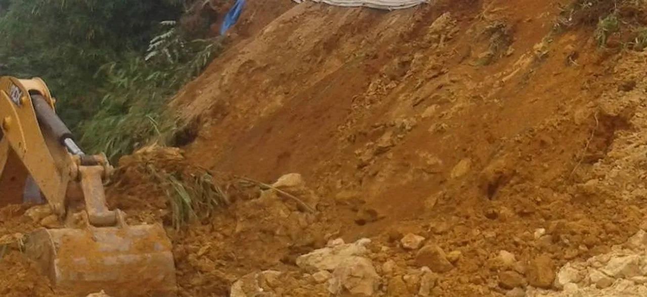 उत्तराखंड : गंगोत्री हाइवे पर भूस्खलन, 700 तीर्थयात्री फंसे
