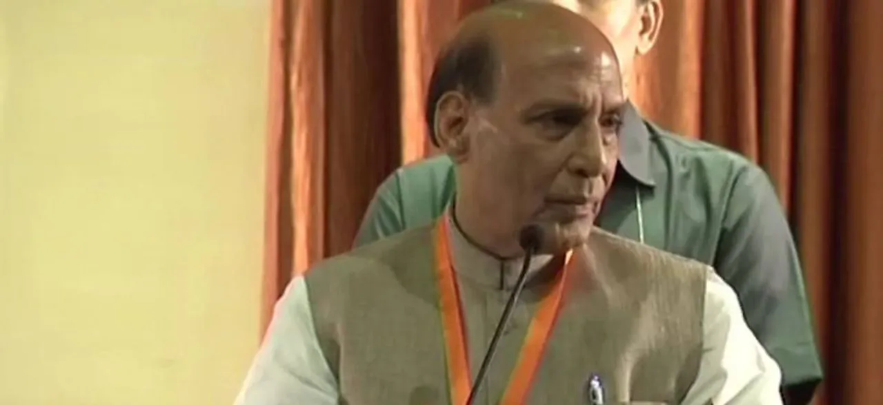 केरल बाढ़: राजनाथ सिंह ने माना, काफी खतरनाक हैं हालात, राहत कार्यों के लिए 100 करोड़ की अतिरिक्त सहायता की घोषणा
