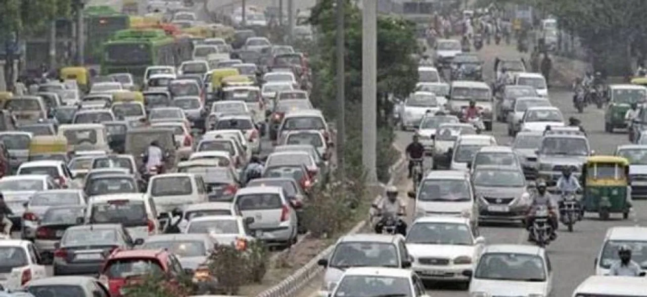 दिल्ली-NCR की गाड़ियों पर लगेंगे रंगीन स्टीकर , केंद्र की योजना पर सुप्रीम कोर्ट ने लगाई मुहर