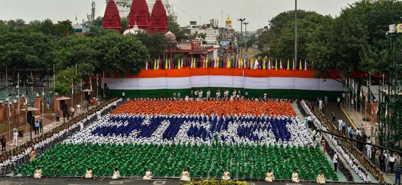 72वां स्वतंत्रता दिवस: दुनिया के सबसे बड़े लोकतंत्र के शानदार 71 साल
