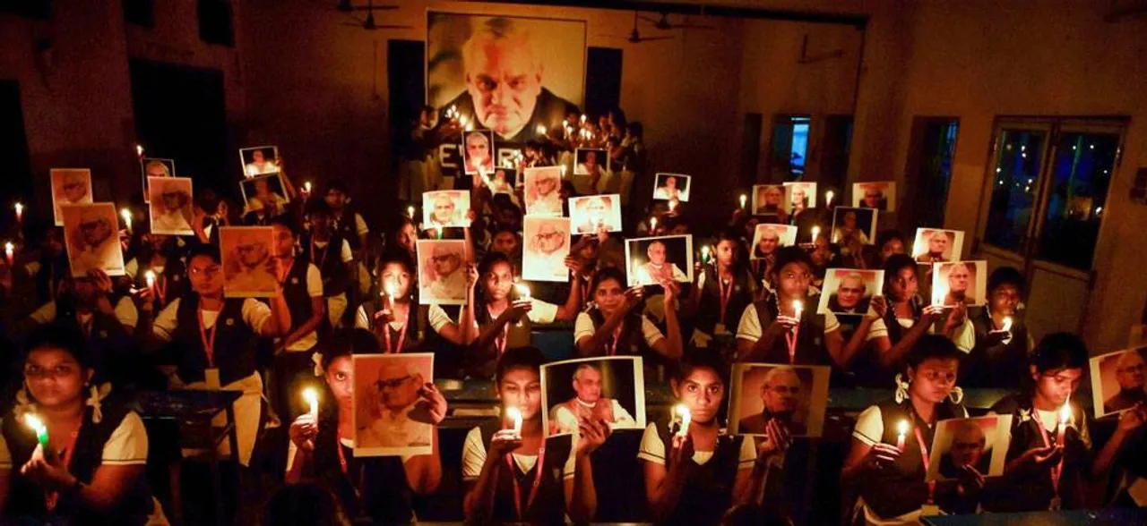 अटल बिहारी वाजपेयी को खोकर ग़मगीन है नवाबों का शहर लखनऊ