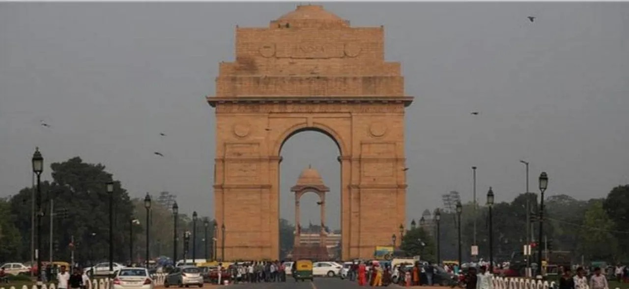 इंडिया गेट पर दो युवक कर रहे थे 'गलत काम', पुलिस ने किया गिरफ्तार