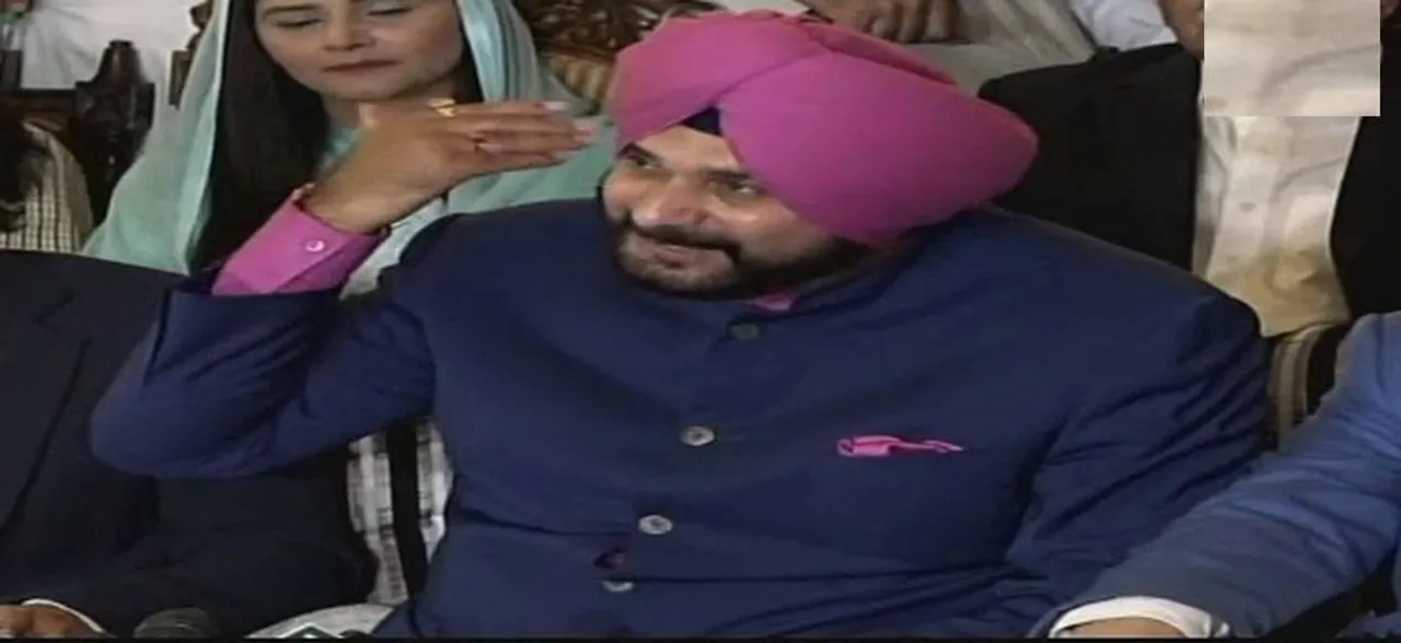 VIDEO: पाकिस्तान में बदले सिद्धू के सुर, इमरान खान और बाजवा की तारीफ में पढ़े कसीदे