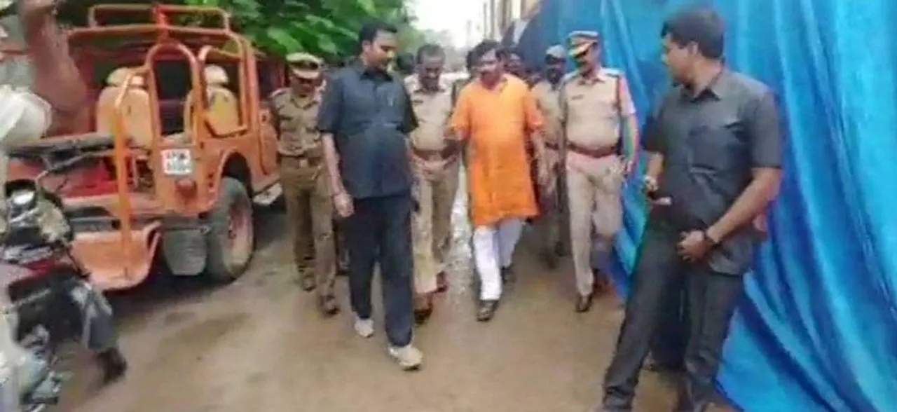 गोरक्षकों की रिहाई के लिए प्रदर्शन करने वाले बीजेपी MLA राजा सिंह को पुलिस ने हिरासत में लिया