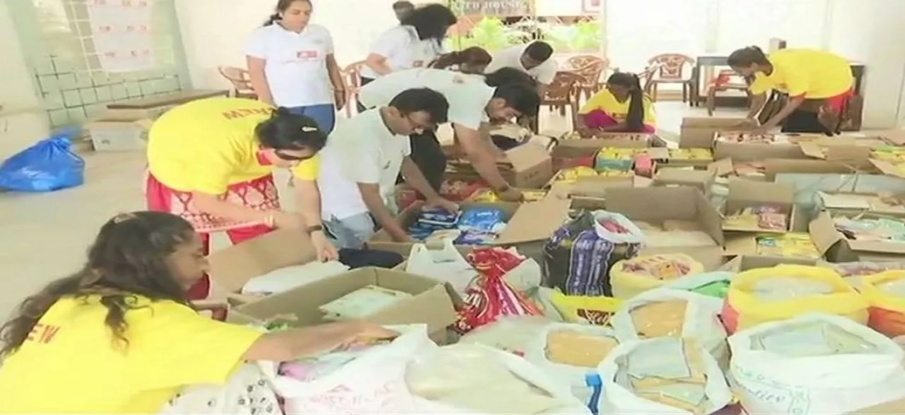 केरल के बाढ़ पीड़ित लोगों की मदद के लिए एसिड अटैक सर्वाइवर लड़कियों ने बढ़ाया मदद का हाथ