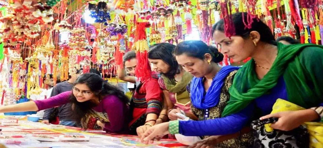 रक्षाबंधन 2018 : लुभावनी राखियों से सजा बाजार, कीमत 5 रुपए से लेकर 3 लाख तक