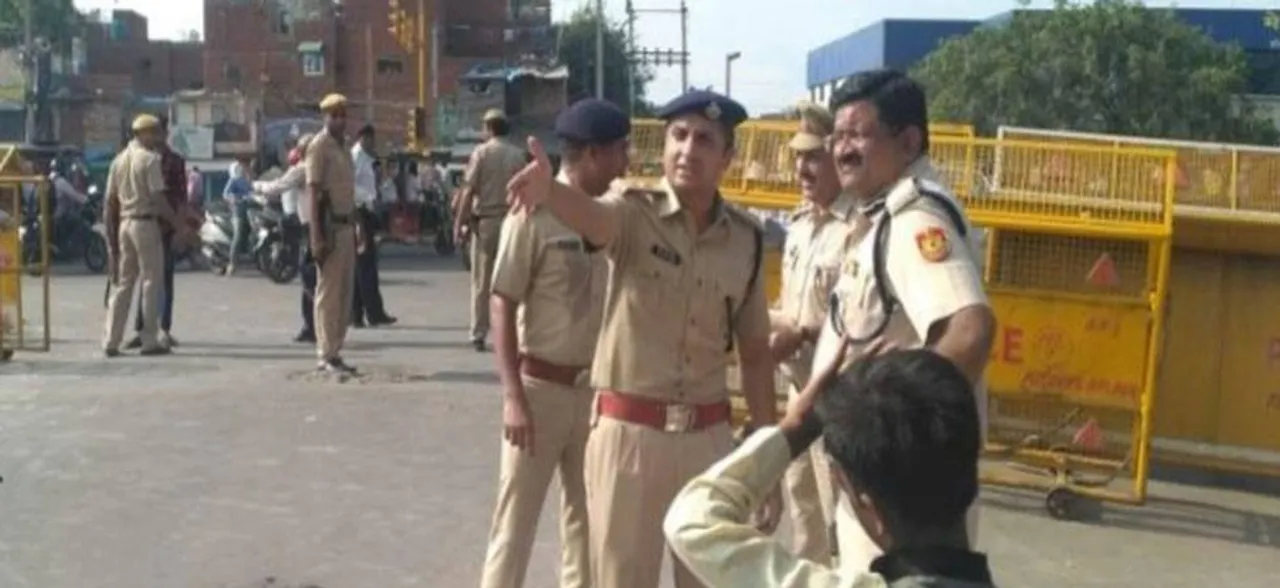 दिल्लीः वसंत कुंज में मासूम से रेप की घटना के बाद मचा बवाल, पथराव में 10 पुलिसकर्मी घायल