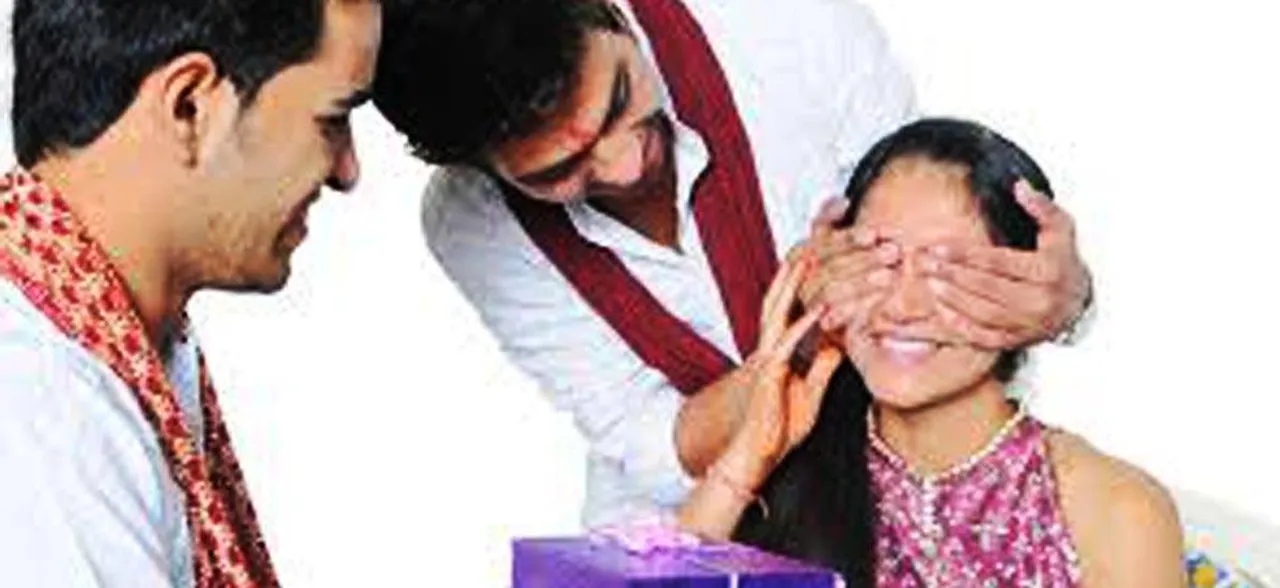 Raksha Bandhan 2018: राखी के मौके पर बहनों को दें खास तोहफा, हज़ार रु से कम प्राइस में आॅर्डर करें ये शानदार गिफ्ट्स