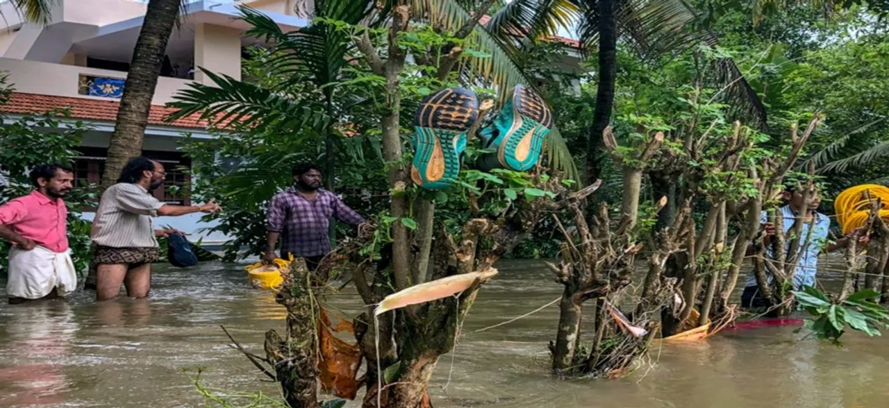 प्रकृति के साथ क्रूर हरकतें बढ़ा रही बाढ़, 2018 में अब तक 1000 लोगों की गई जान