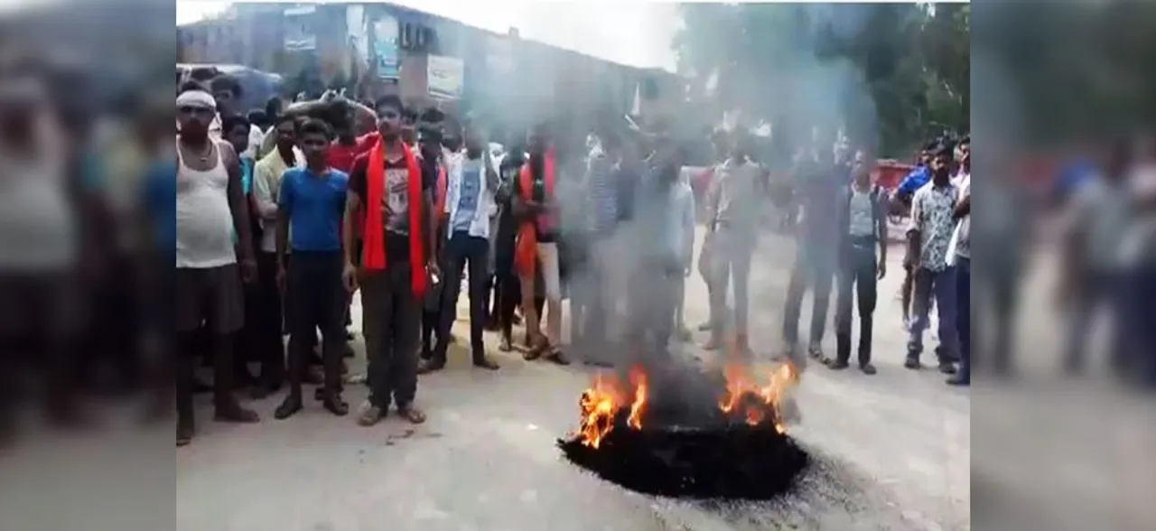 SC/ST कानून के विरोध में बिहार में सवर्णों का हिंसक प्रदर्शन और आगजनी, पुलिस ने किया लाठीचार्ज