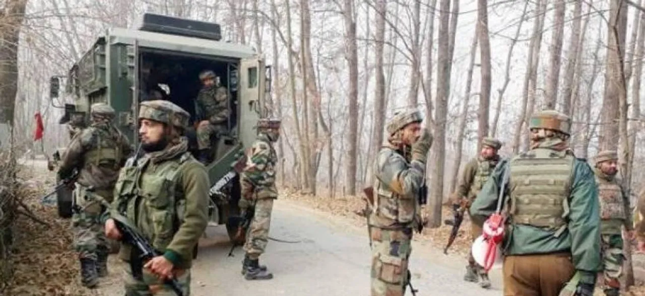 जम्मू-कश्मीर: पुलवामा में सुरक्षाबल और प्रदर्शनकारियों के बीच झड़प, गोली लगने से एक की मौत