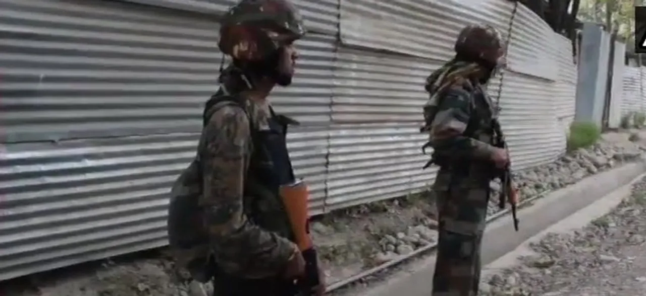 जम्मू कश्मीरः पुलिसवालों के परिजनों को अगवा करने के खिलाफ सेना ने शुरू किया 18 गांवों में सर्च अभियान