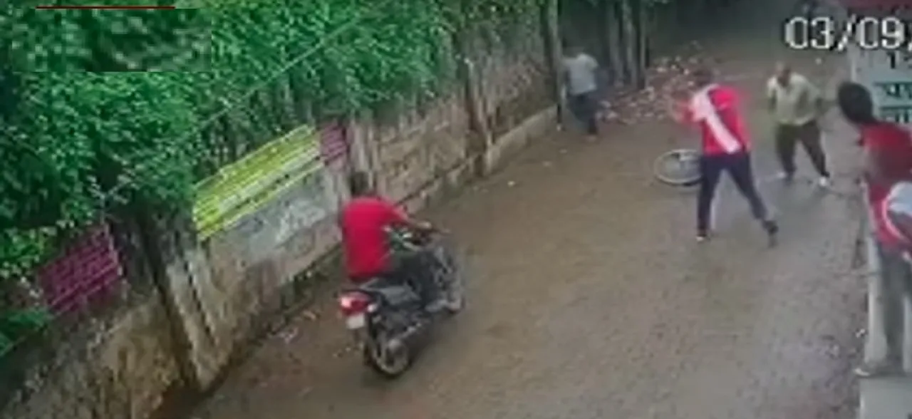 यूपी में बदमाशों के हौसले बुलंद, दिनदहाड़े रिटायर्ड दरोगा की पीट-पीटकर हत्या