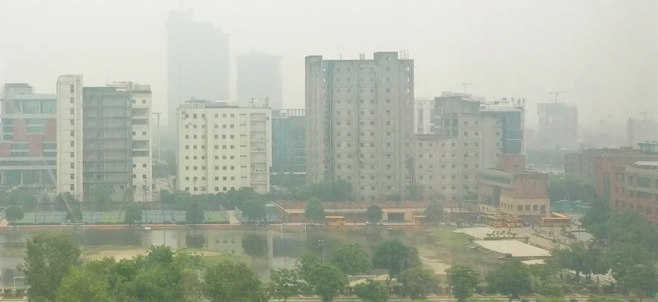 बारिश के मौसम में Delhi-NCR में छाया स्मॉग, हो सकता है खतरनाक