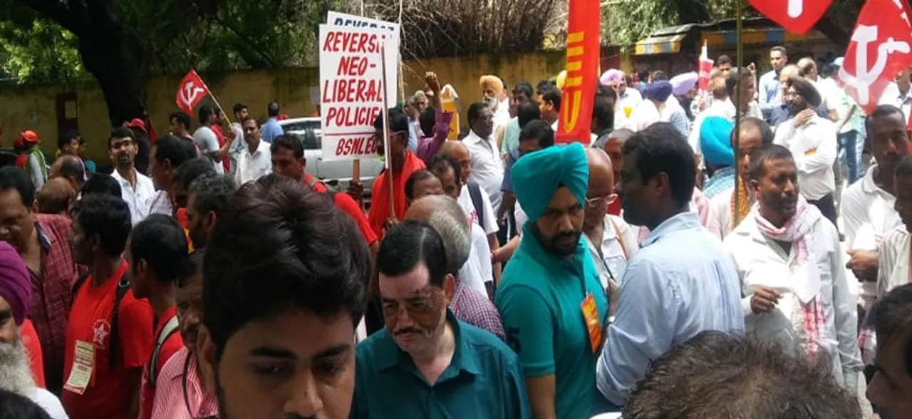 दिल्ली के रामलीला मैदान में हुंकार भरने के बाद नवंबर में संसद तक  'लांग मार्च' निकालेंगे किसान