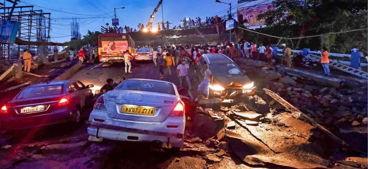 कोलकाता पुल हादसा: मुख्यमंत्री ममता बनर्जी ने बंगाल के पुलों की सेहत जांचने के लिए बुलाई बैठक