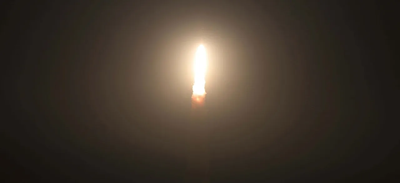 ISRO ने भारतीय रॉकेट के साथ अंतरिक्ष में भेजे इंग्लैंड के 2 सैटेलाइट, PSLV-C42 कक्षा में हुए स्थापित