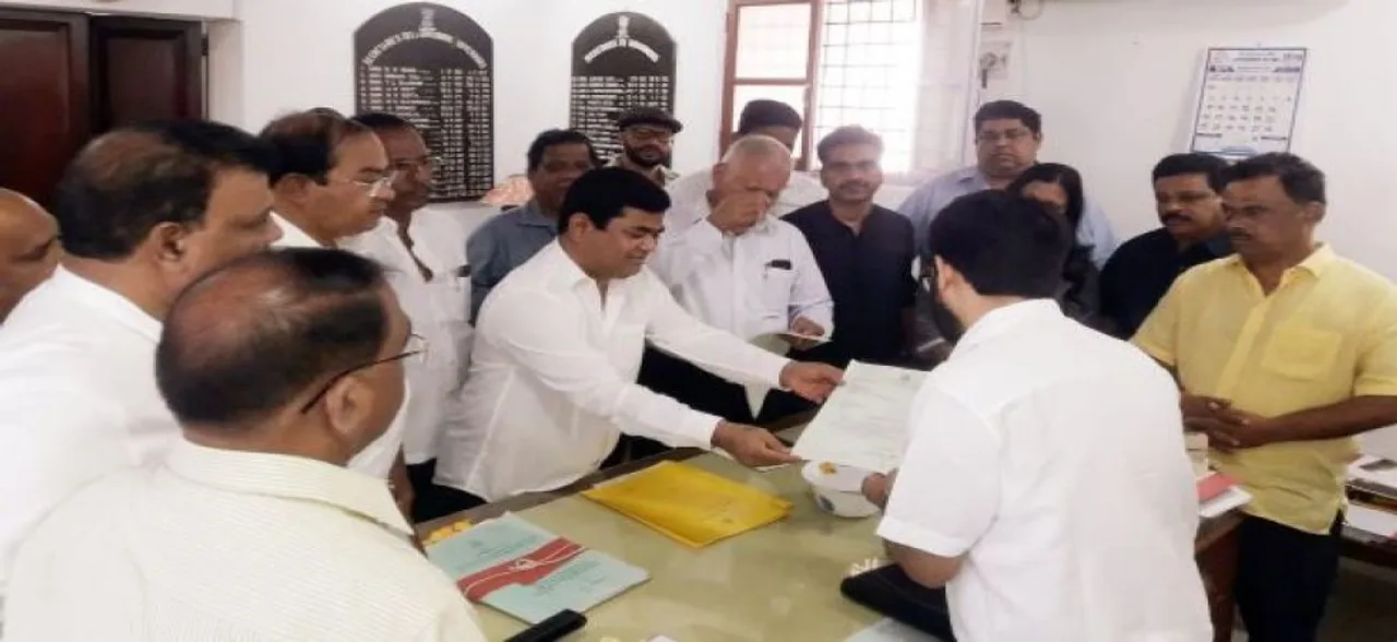 गोवा राजभवन पहुंचे 14 कांग्रेस विधायक, सरकार बनाने का दावा किया पेश