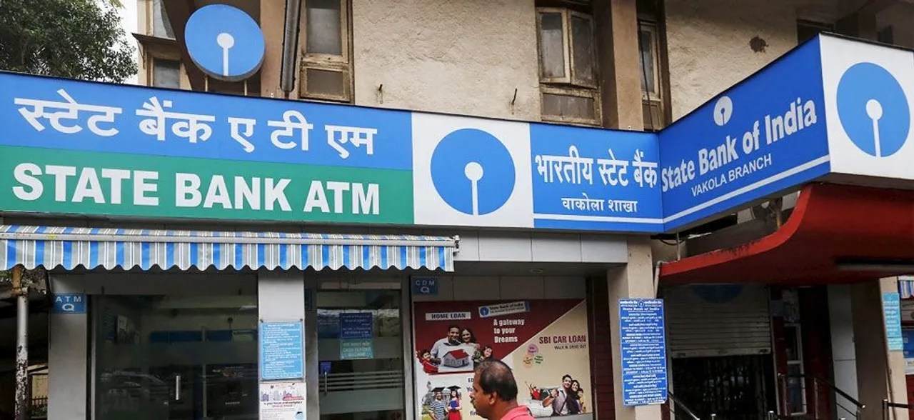 SBI ने बदले नियम, अब ATM से कैश निकालने की लिमिट हुई आधी