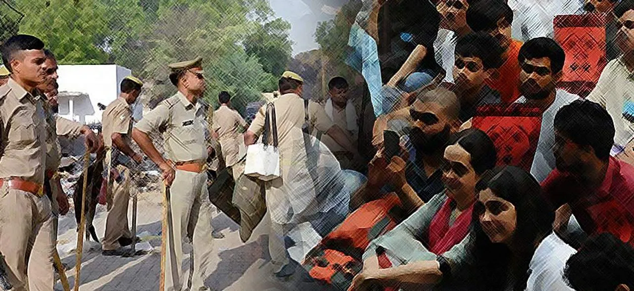 लखनऊ एनकाउंटर : पुलिस और जनता में छिड़ी पोस्टर वॉर, देखें तस्वीरें