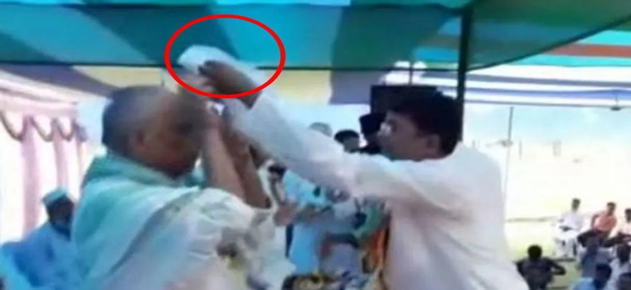 VIDEO: नीतीश सरकार के मंत्री ने मंच पर मुस्लिम टोपी पहने से किया इनकार