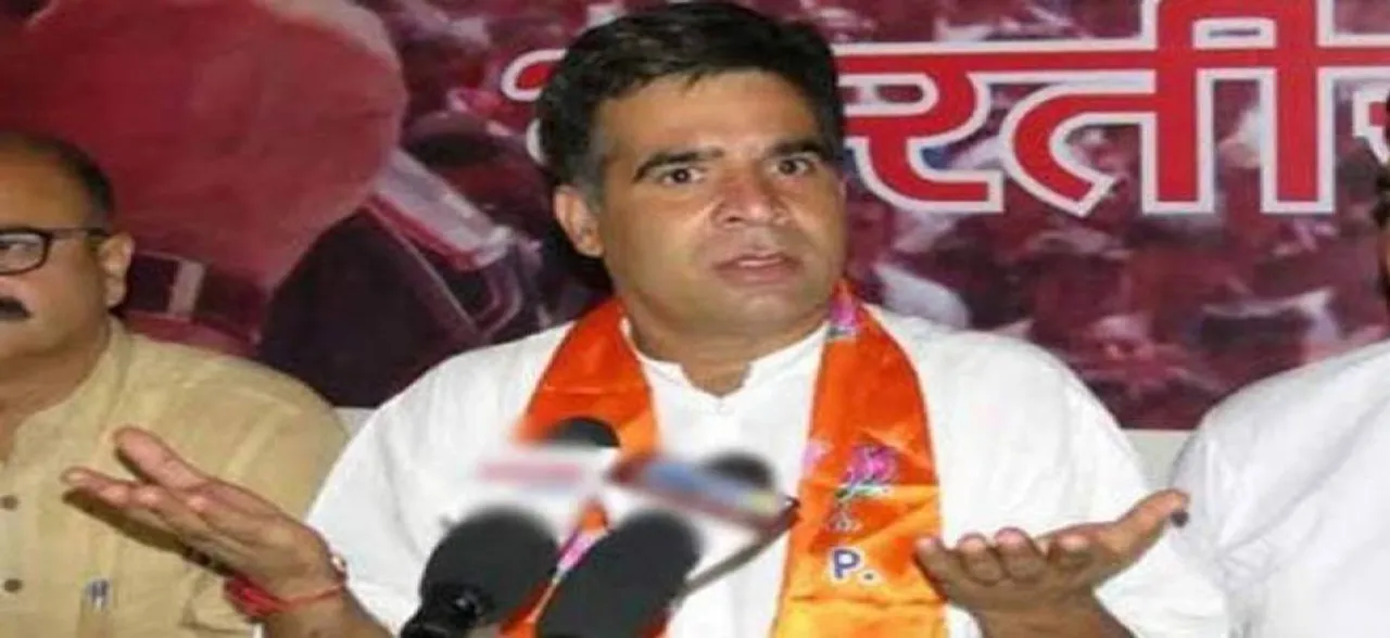जम्मू-कश्मीर में बीजेपी नेता के बिगड़े बोल, कहा- कांग्रेस को वोट देना मतलब आतंकियों का समर्थन