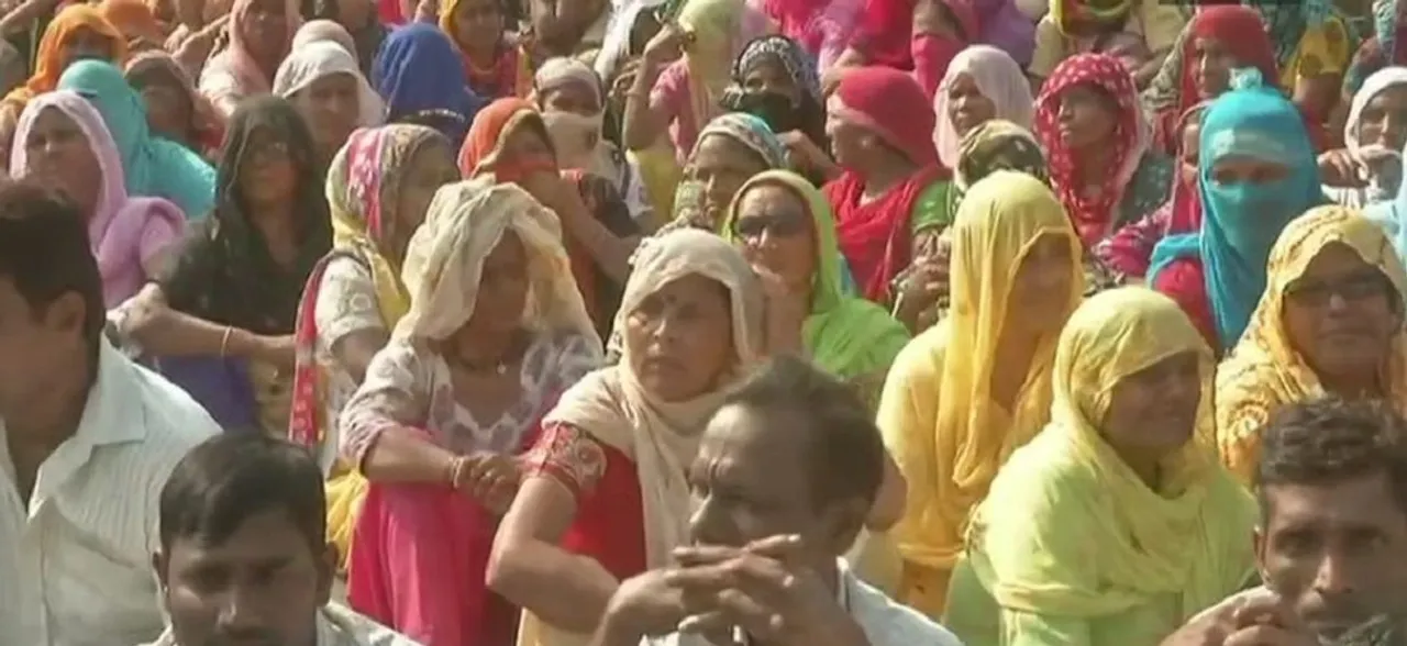 पूर्वी दिल्ली नगर निगम के कर्मचारियों की स्थाई नौकरी की मांग, केजरीवाल के आवास के पास प्रदर्शन जारी