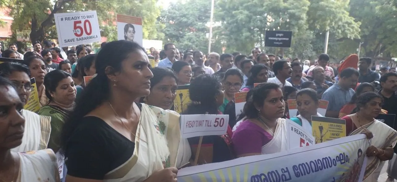 सबरीमाला मंदिर में महिलाओं के प्रवेश के खिलाफ महिलाओं का मार्च, सरकार से पुनर्विचार याचिका की मांग