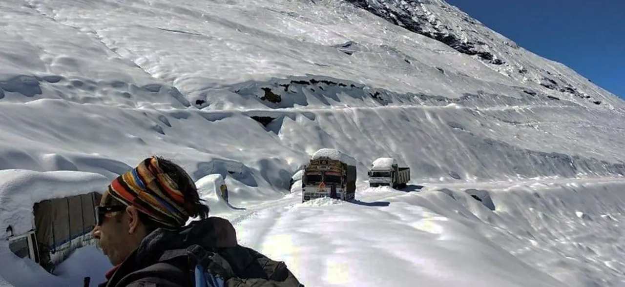 हिमाचल में बर्फ़बारी के बाद बढ़ी ठंड, शून्य से नीचे पहुंचा तापमान