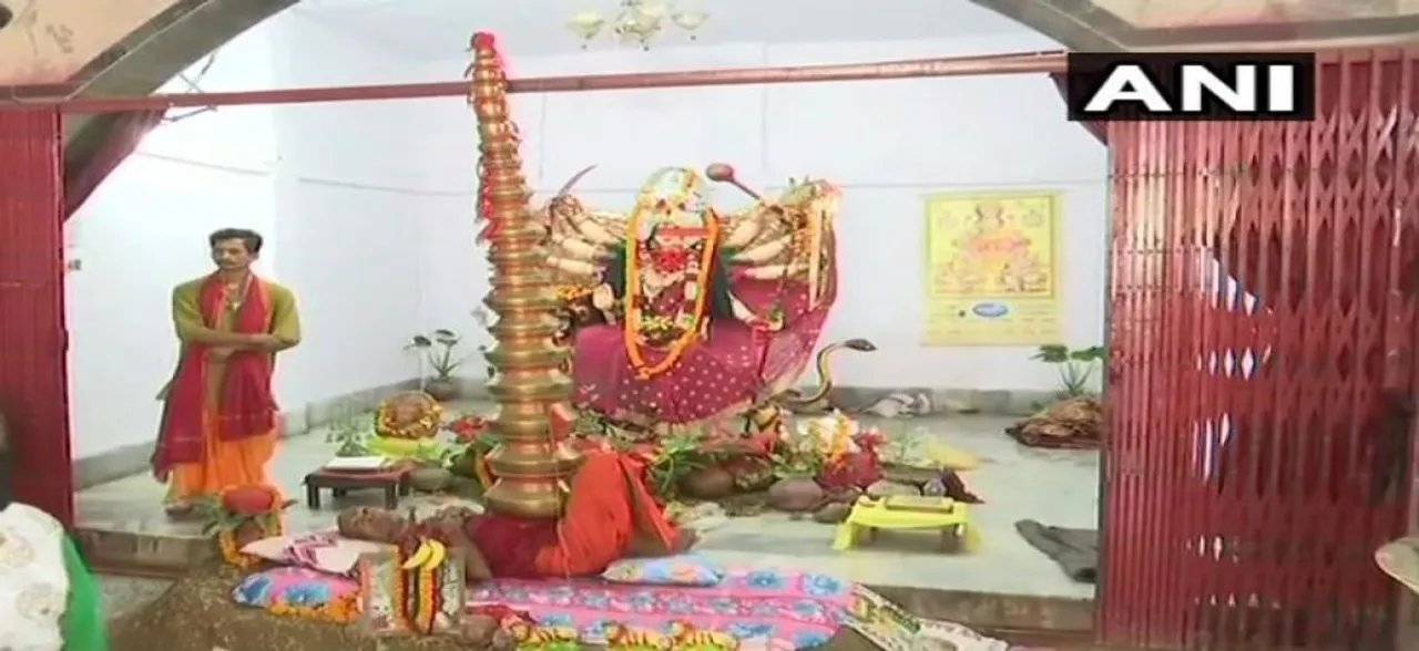 नवरात्री स्पेशल: नौ दिनों तक छाती पर 21 कलश रखते हैं यह बाबा