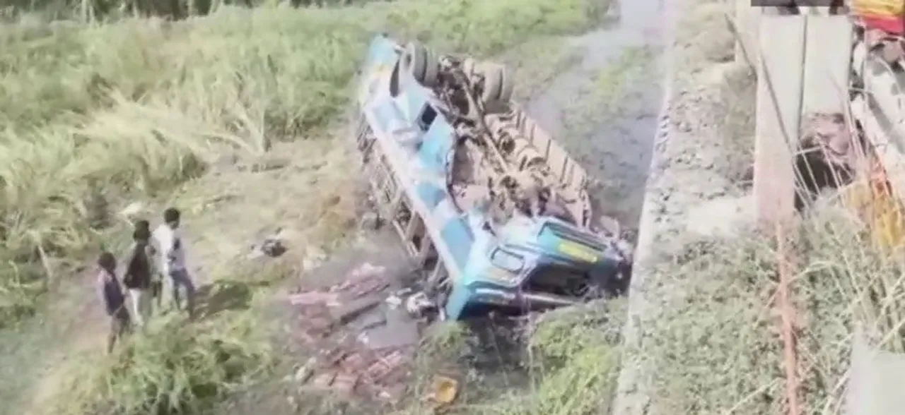 प.बंगाल : हुगली में बस दुर्घटना, 6 की मौत, कई जख्मी