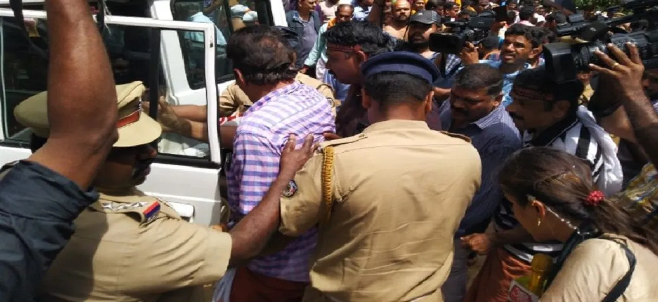 भारी विरोध प्रदर्शन के बीच खोले गए सबरीमाला मंदिर के दरवाजे, हिरासत में 50 प्रदर्शनकारी