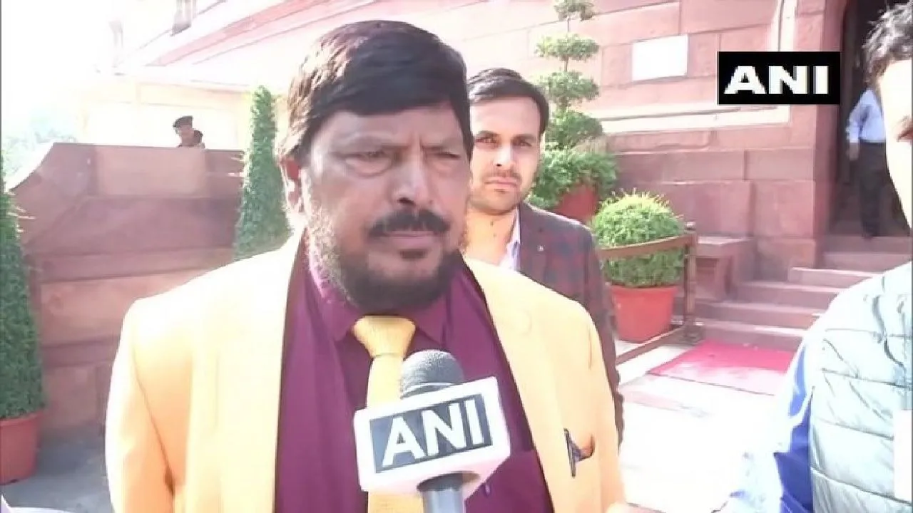 महाराष्ट्र में सरकार बनाने को लेकर रामदास अठावले ने बीजेपी-शिवसेना को दिया ये नया फॉर्मूला