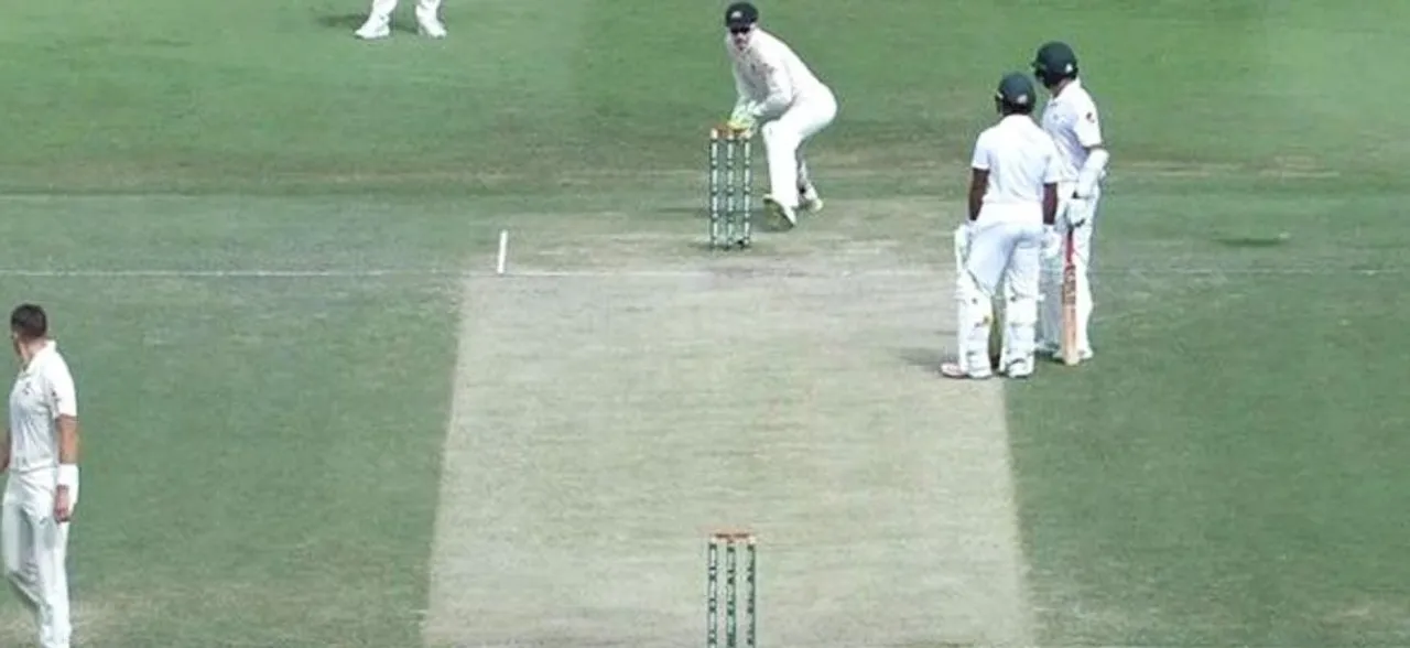 AUSvPAK: अबु धाबी में दिखा क्रिकेट का फनी अंदाज, अजीब तरीके से रन आउट हुए अजहर अली