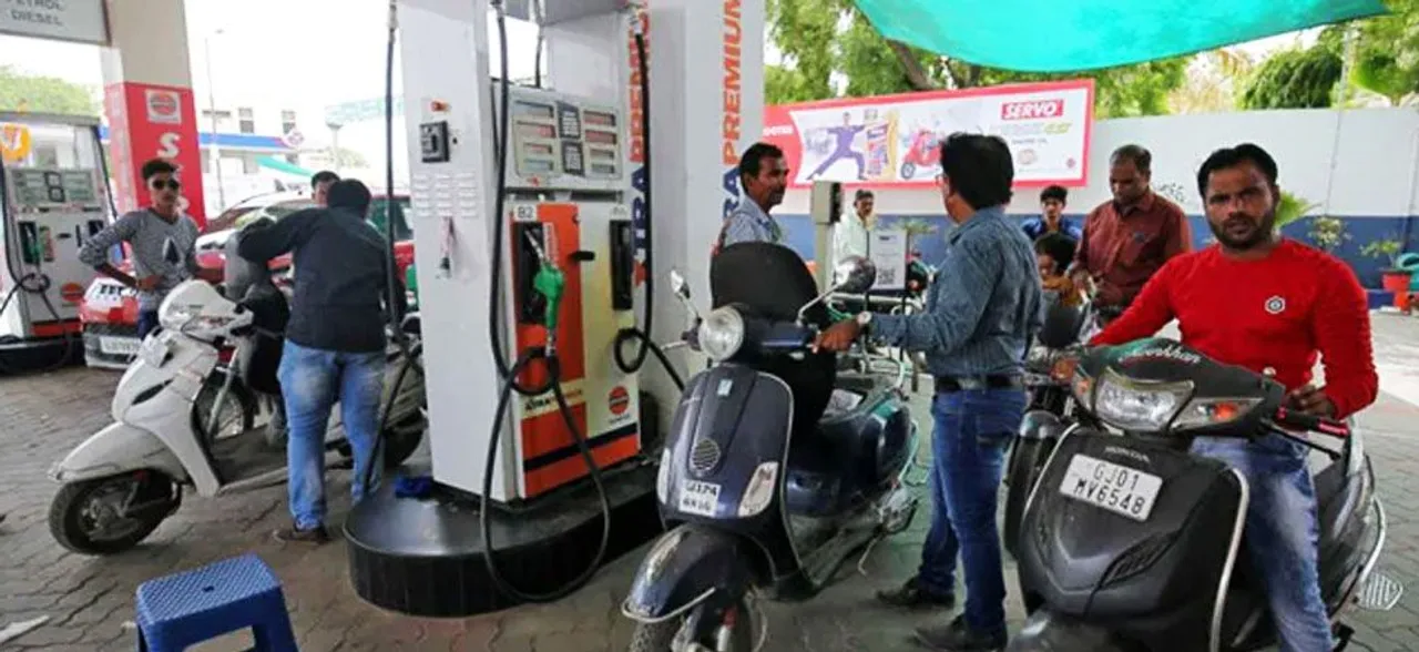 Petrol Diesel Price: फिर घटे पेट्रोल-डीजल के दाम, जानें आज क्या है रेट