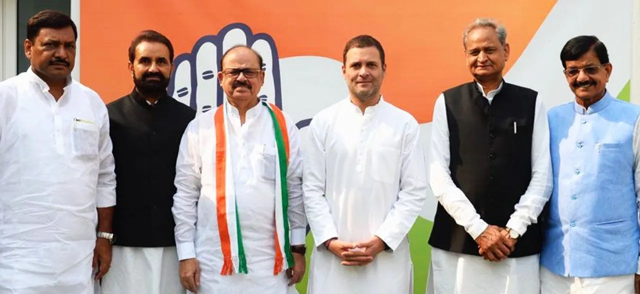 शरद पवार के साथ लंबी पारी खेलने के बाद राहुल गांधी का हाथ थाम कांग्रेस में शामिल हुए पूर्व NCP नेता तारिक अनवर