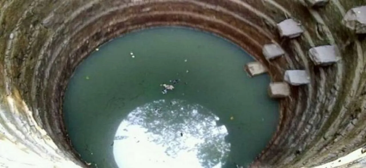 पति की हादसे में मौत के बाद बेटे के साथ गर्भवती पत्‍नी ने कुएं में कूदकर दी जान