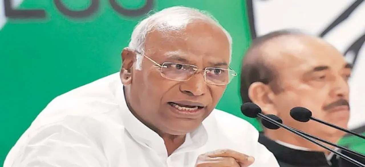 सीबीआई निदेशक आलोक वर्मा को छुट्टी पर भेजने के खिलाफ सुप्रीम कोर्ट पहुंचे मल्लिकार्जुन खड़गे