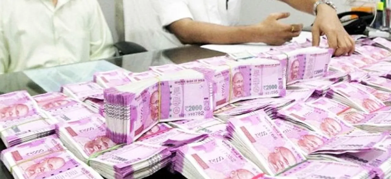 मप्र : छतरपुर में कार से ढाई करोड़ रुपये बरामद, 3 हिरासत में