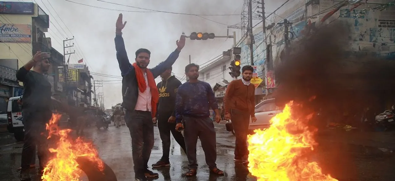जम्मू-कश्मीर : किश्तवाड़ में कर्फ्यू में 3 घंटे की दी गई ढील, कानून-व्यवस्था सामान्य
