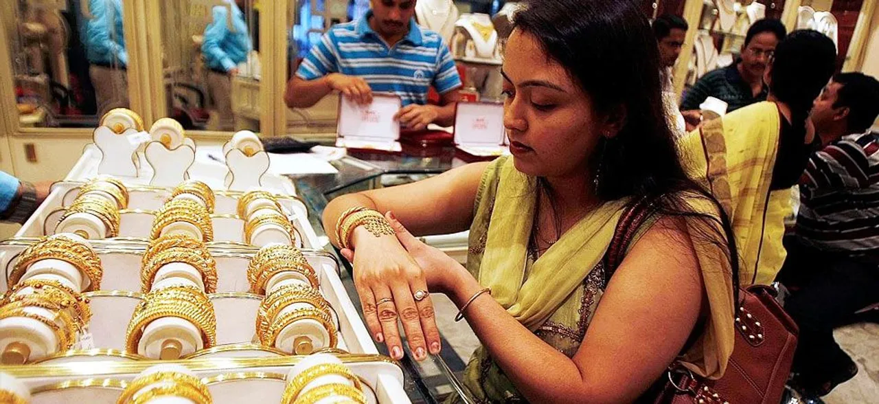 Dhanteras पर ऑफरों से सराफा बाजार में रौनक, जमकर हो रही खरीदारी