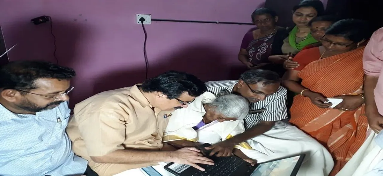 साक्षरता परीक्षा टॉप करने वाली 96 वर्षीय कार्त्यायिनी अम्मा को मिला लैपटॉप