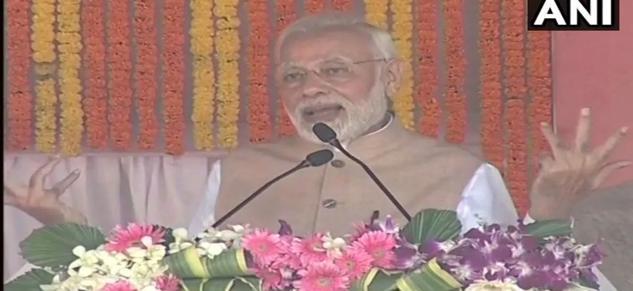 जगदलपुर में नरेंद्र मोदी गरजे, बच्चों के हाथ में बंदूक थमाने वाले माओवादियों को क्रांतिकारी बता रही कांग्रेस